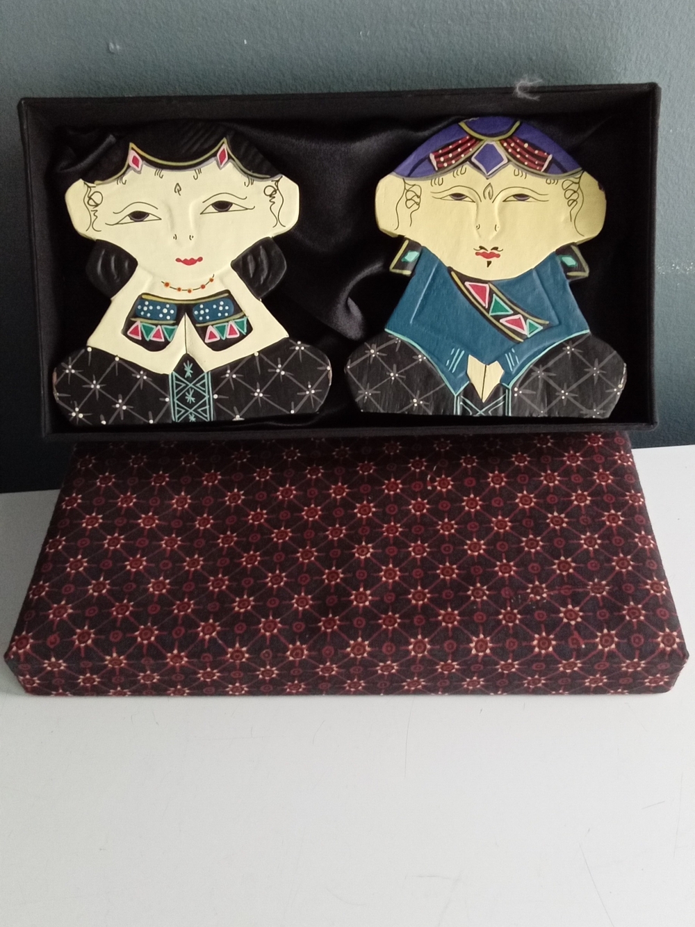 Indonesian Hand Painted Wooden Mask Figurine Set Traditional Javanese Couple Box